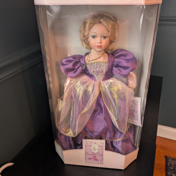 Authentic NIOB Collectible Memories Handcrafted Porcelain Cinderella Doll - Picture 2 of 13